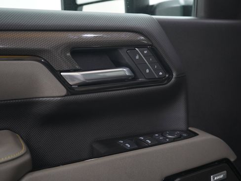 Used 2025 Chevrolet Silverado 2500 ZR2 w/ Technology Package AWD/4WD image 23