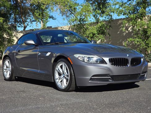Used 2009 BMW Z4 sDrive30i image 2