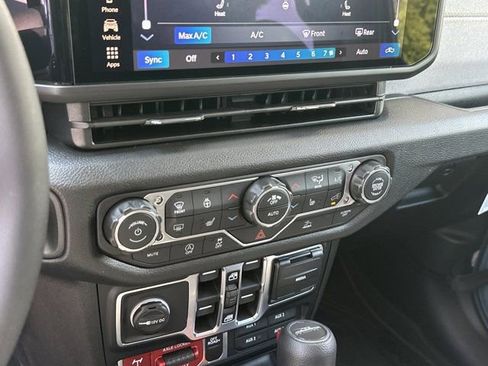 New 2026 Jeep Gladiator Sport AWD/4WD image 24