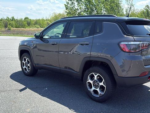 Used 2022 Jeep Compass Trailhawk w/ Trailhawk Convenience Group AWD/4WD image 9