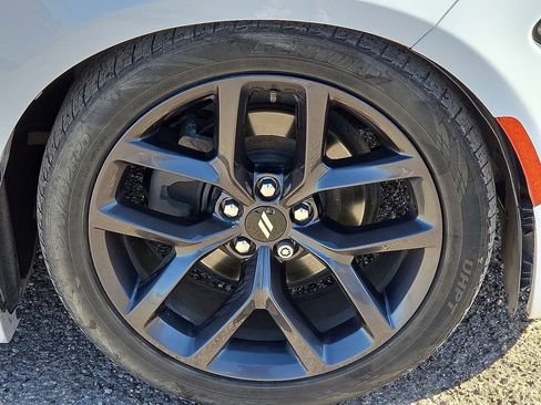 Used 2019 Dodge Charger SXT image 12