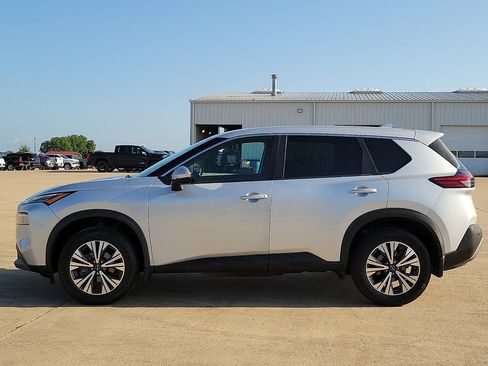 Used 2022 Nissan Rogue SV FWD image 3