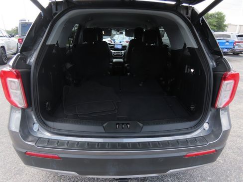 Used 2022 Ford Explorer XLT w/ Equipment Group 202A RWD image 14