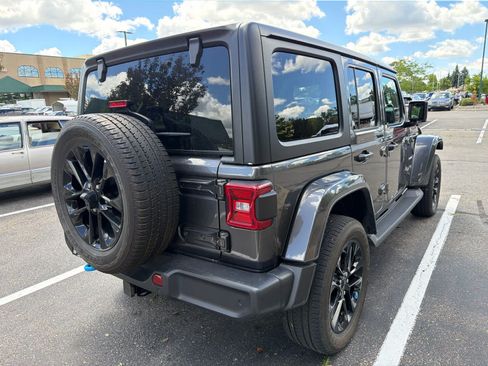 Used 2022 Jeep Wrangler Unlimited Sahara w/ Dual Top Group AWD/4WD image 4