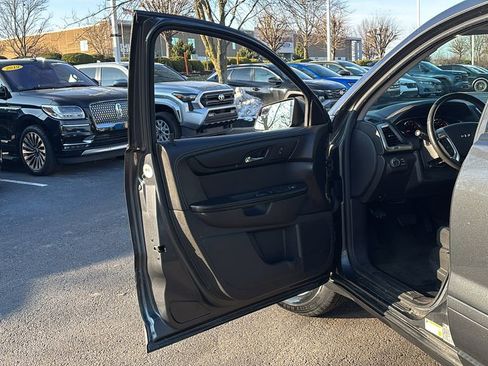 Used 2013 GMC Acadia SLE image 11