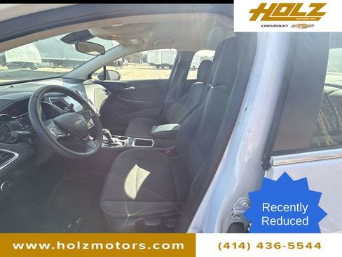 Used 2017 Chevrolet Cruze LT image 17