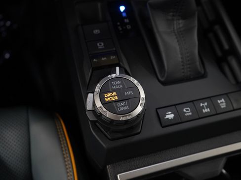 Used 2025 Toyota Tacoma Trailhunter image 27