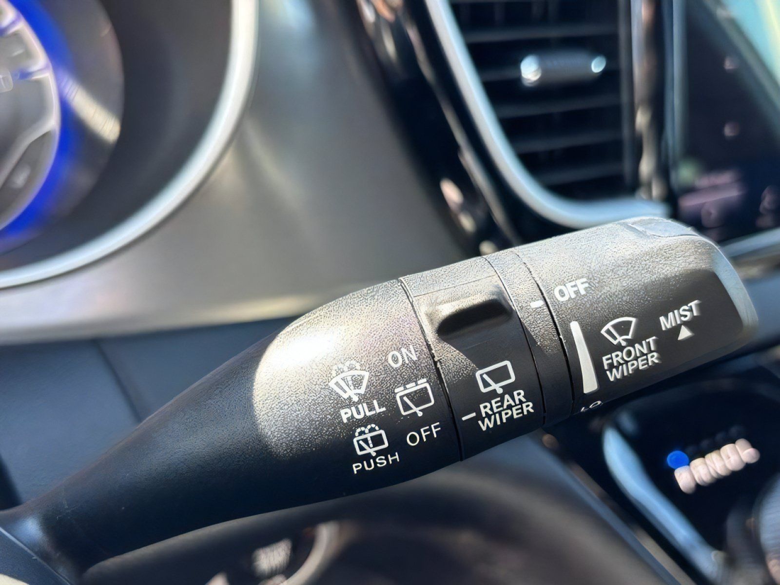 Used 2025 Chrysler Pacifica Select FWD image 25