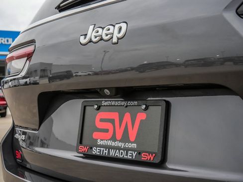 Used 2024 Jeep Grand Cherokee L Limited w/ Luxury Tech Group II image 11