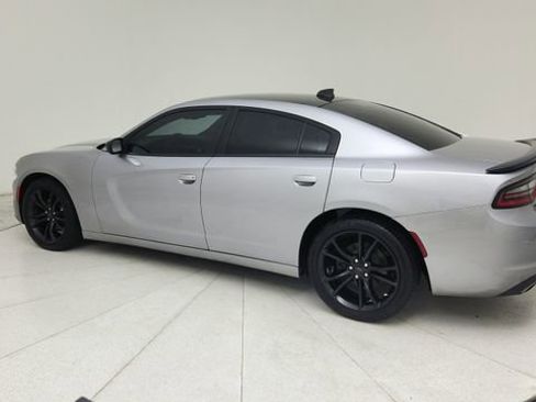 Used 2017 Dodge Charger SXT w/ Plus Group RWD image 3