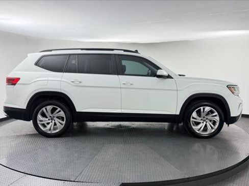 Used 2023 Volkswagen Atlas SE w/ Panoramic Sunroof Package FWD image 9
