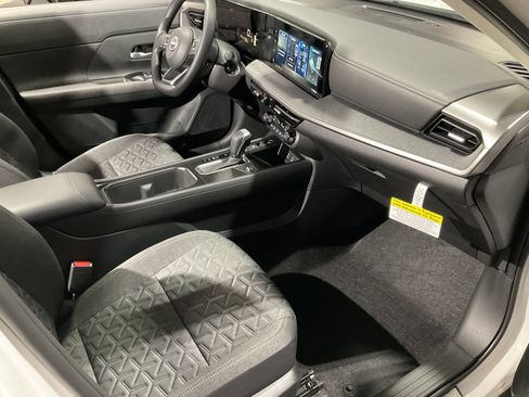 Used 2026 Nissan Kicks SV w/ SV Premium Package image 24