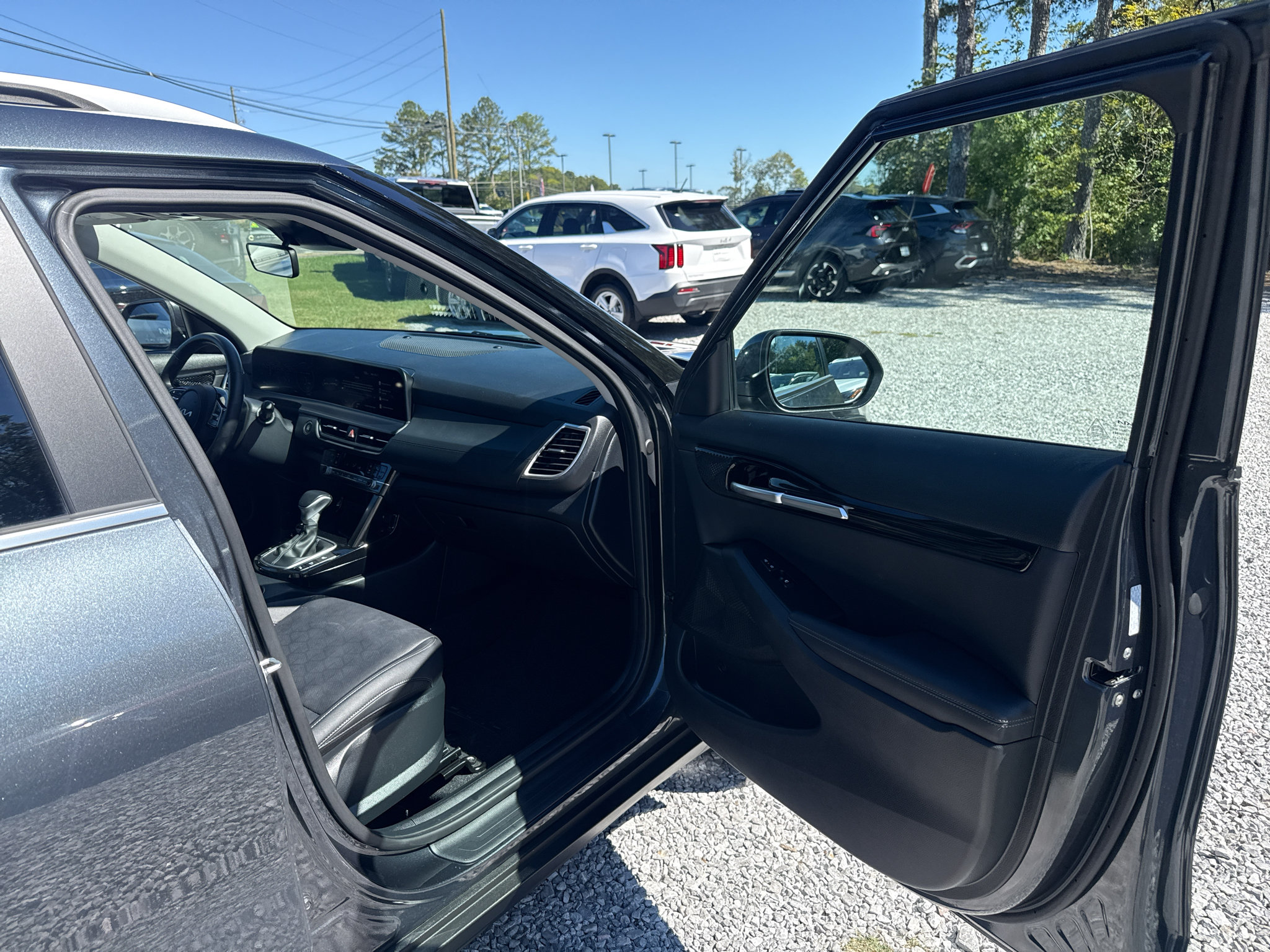 Used 2025 Kia Seltos EX FWD image 23