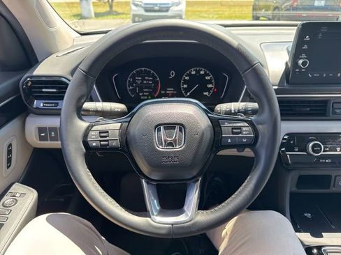 Used 2025 Honda Pilot EX-L image 11
