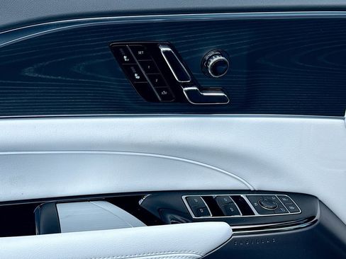 New 2025 Cadillac Lyriq Luxury image 18