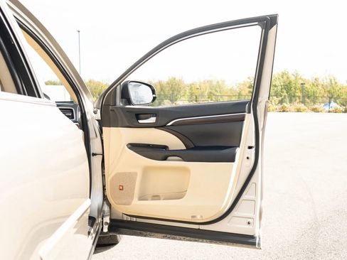 Used 2014 Toyota Highlander Limited image 49