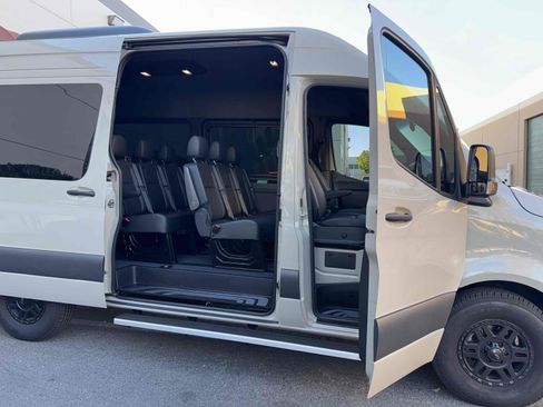Used 2024 Mercedes-Benz Sprinter 2500 image 20