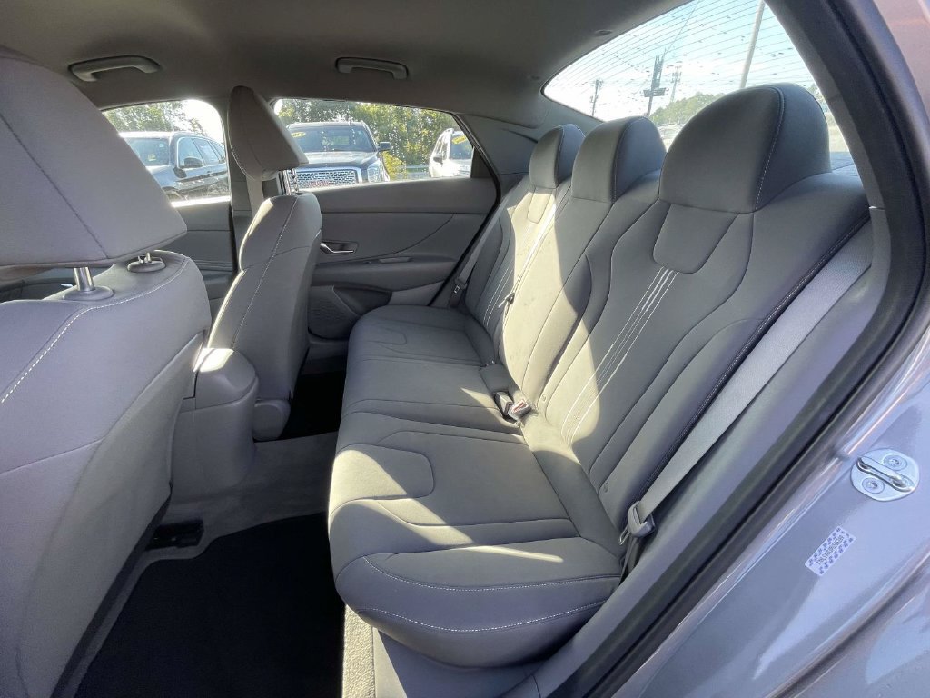 Used 2023 Hyundai Elantra SEL w/ Convenience Package FWD image 12