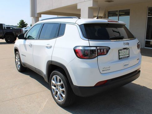 Used 2022 Jeep Compass Latitude AWD/4WD image 9