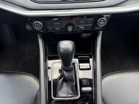 Used 2024 Jeep Compass Latitude AWD/4WD image 11