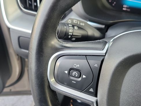 Used 2023 Volvo XC60 B5 Core AWD/4WD image 25