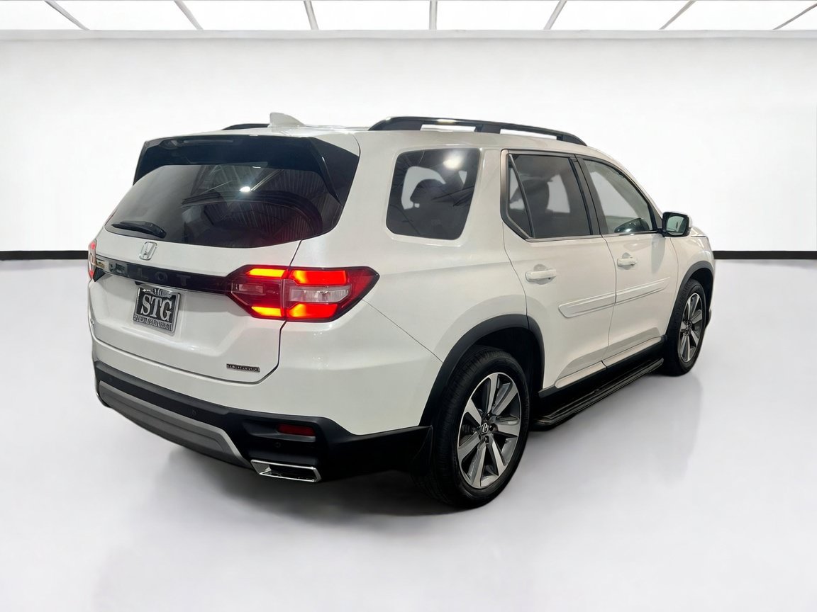 Used 2023 Honda Pilot Touring image 4