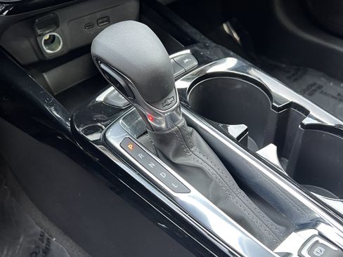 Used 2025 Chevrolet Trax LT FWD image 30
