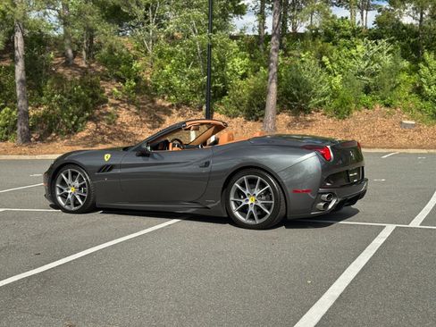 Used 2011 Ferrari California RWD image 7