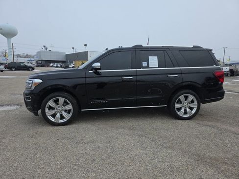 Used 2024 Ford Expedition Platinum AWD/4WD image 5