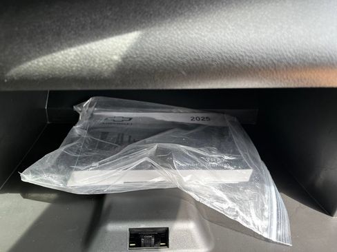 Used 2025 Chevrolet Trax LT FWD image 30