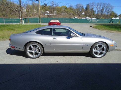 Used 2001 Jaguar XKR Coupe RWD image 9