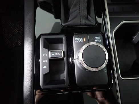 Used 2025 Toyota Tundra Limited AWD/4WD image 36