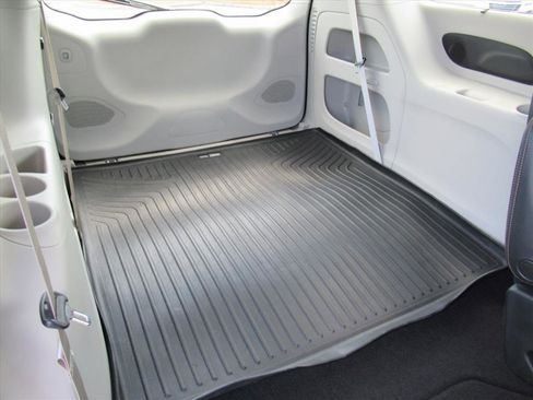 Used 2019 Chrysler Pacifica Touring-L Plus w/ Advanced Safetytec Group image 32