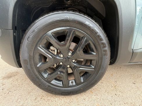 Used 2018 Jeep Renegade Altitude w/ UConnect 8.4 Nav Group FWD image 21