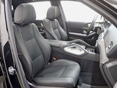 Used 2024 Mercedes-Benz GLS 580 4MATIC image 29