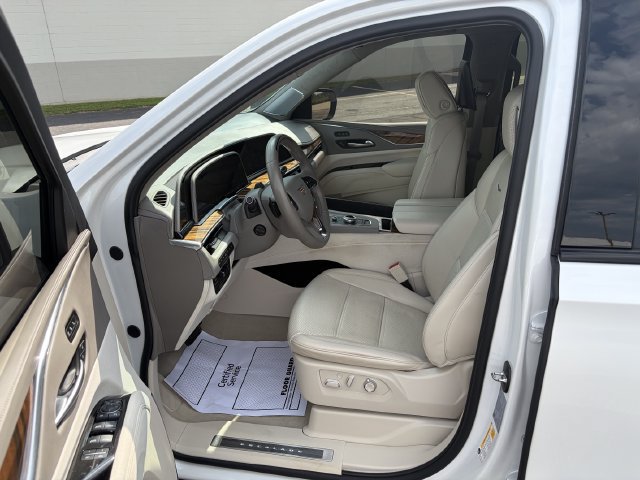 Used 2024 Cadillac Escalade Sport Platinum w/ LPO, ONYX Package AWD/4WD image 9