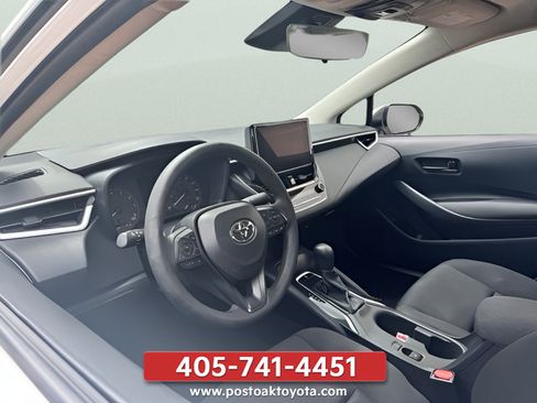 Used 2025 Toyota Corolla LE FWD image 13