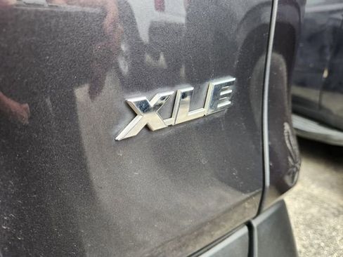 Used 2020 Toyota RAV4 XLE w/ Convenience Package FWD image 8