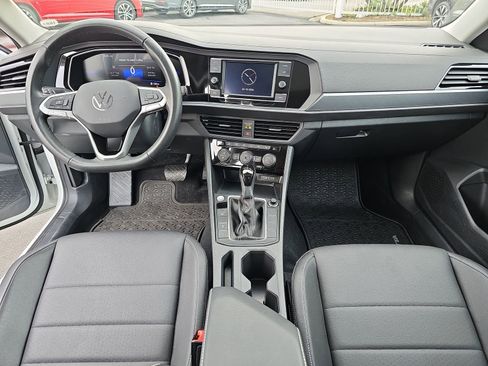 Certified 2024 Volkswagen Jetta SE w/ Panoramic Sunroof Package image 12