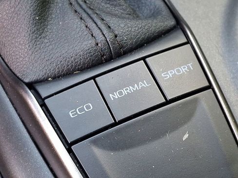 Used 2024 Toyota Camry SE FWD image 28