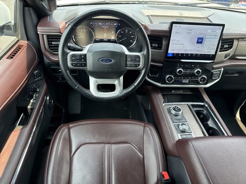 Used 2024 Ford Expedition Limited AWD/4WD image 11