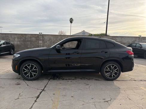 Used 2025 BMW X4 xDrive30i image 2
