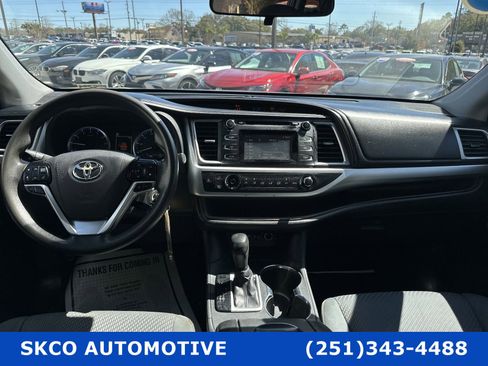 Used 2019 Toyota Highlander LE image 15