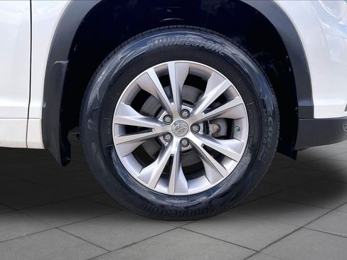 Used 2015 Toyota Highlander Plus FWD image 11