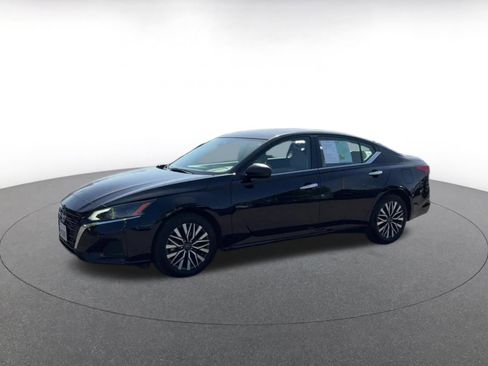 Used 2025 Nissan Altima 2.5 SV image 8