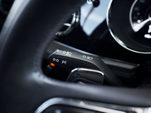 Used 2022 Bentley Bentayga image 40