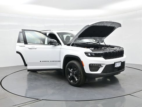 New 2025 Jeep Grand Cherokee Limited w/ Luxury Tech Group II image 37