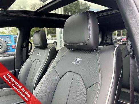 New 2026 Chrysler Pacifica Limited w/ S Appearance Package image 20