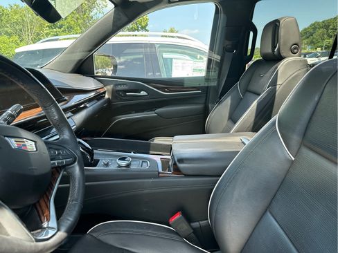 Used 2023 Cadillac Escalade Premium Luxury AWD/4WD image 3