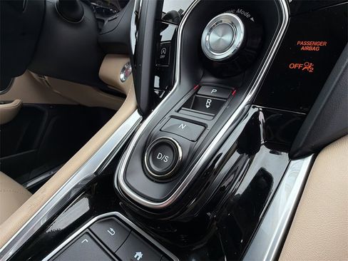 Used 2024 Acura RDX SH-AWD image 16